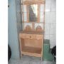 PÁTINAS EM ESTANTE ANTIGA